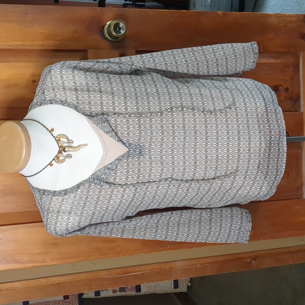 OLD NAVY* L Baja print long sleeve v tie front side slit taupe print chiffon top